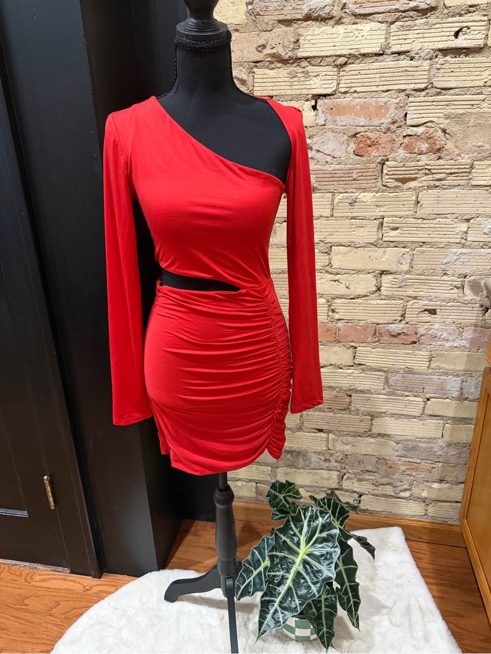 Alive Girl Red One-Shoulder Cutout Ruched Mini Dress Size 10 ❤️